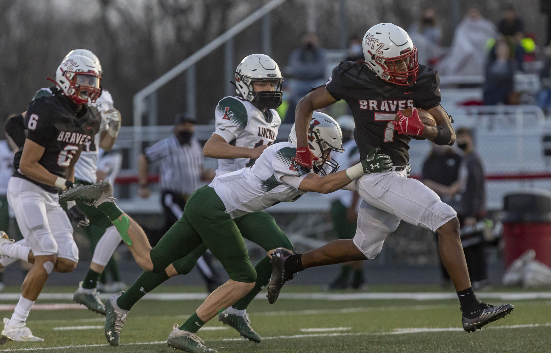 MTZ Lincoln football gallery 29 040921.JPG